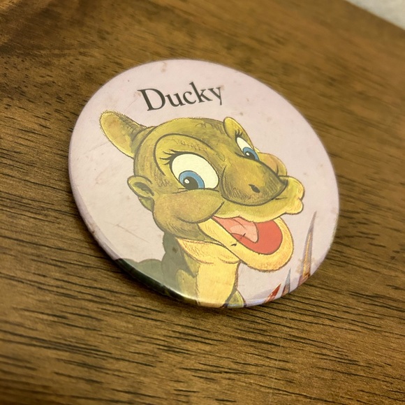 Vintage 1988 Pizza Hut Ducky Pin The Land Before Time 80s Retro - Picture 3 of 4